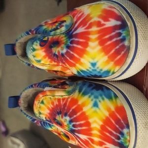 Kids size 6 champion shoes